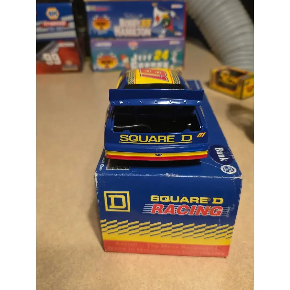 Kenny Wallace 81 Square D 1997 Thunderbird 1:24 Diecast Bank Nascar Action